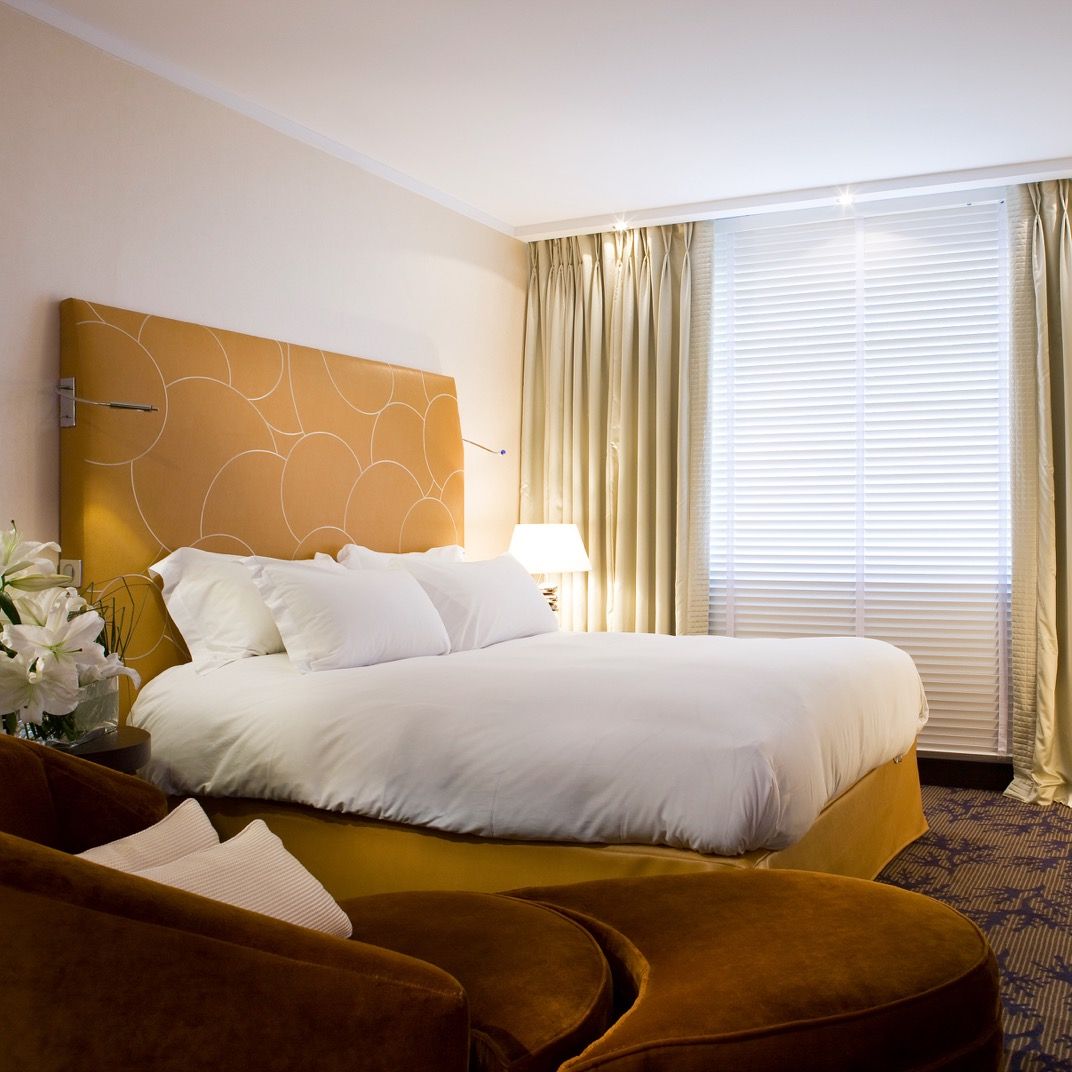 Superior Room - 1 Queen Bed