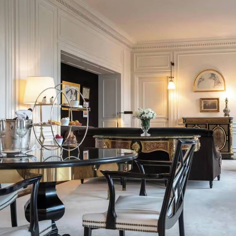 Eiffel Presidential Suite